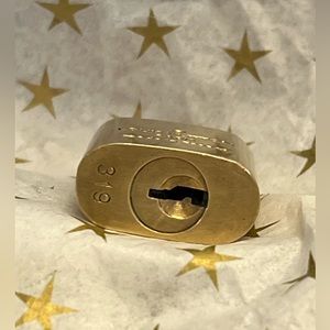 No. 319 - Louis Vuitton Lock, No Key